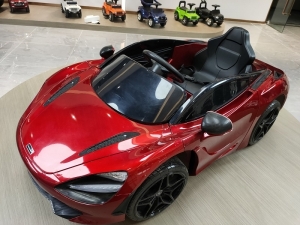 Elektro- Kinderauto McLaren 720s rot von vorne-oben